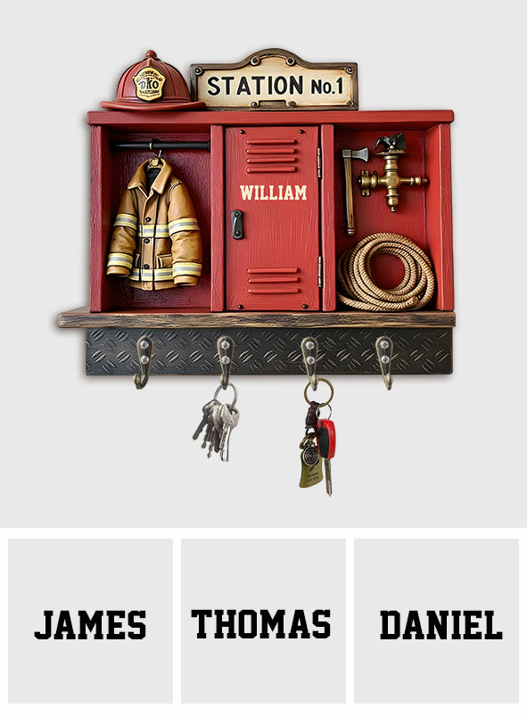 Stolzer Feuerwehrmann – Personalisierter, individuell geformter Kleiderständer in Feuerwehrmannform