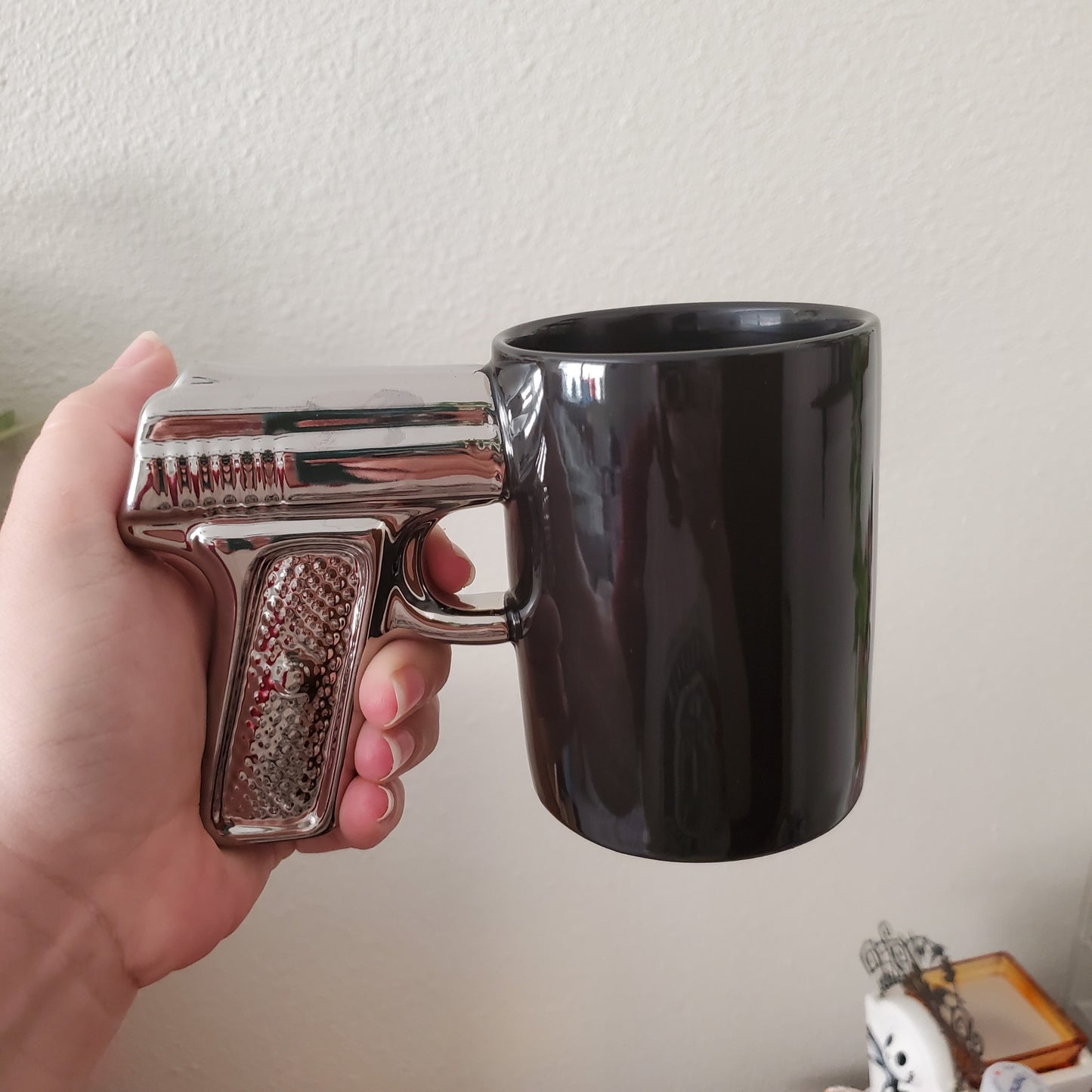 Pistolenförmige Keramik-Kaffeetasse