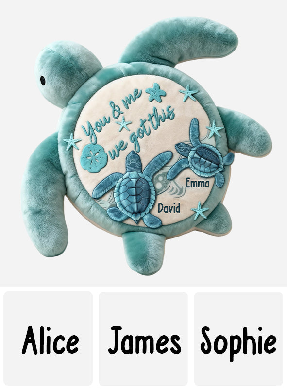 Toi et moi, on gère ! - Coussin personnalisé en fausse fourrure en forme de tortue