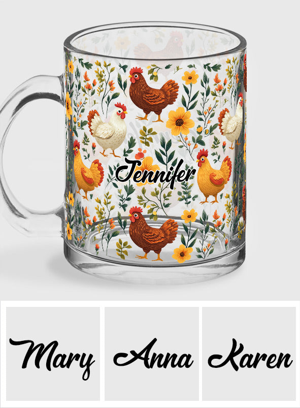 Niedliche Hühner mit Blumenmuster – personalisierter Hühner-Glasbecher