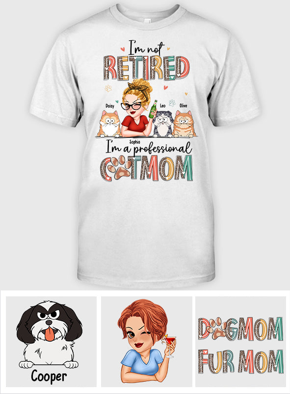 Ich bin nicht im Ruhestand, ich bin eine professionelle Hunde-/Katzenmama – personalisiertes Hunde-T-Shirt und Hoodie
