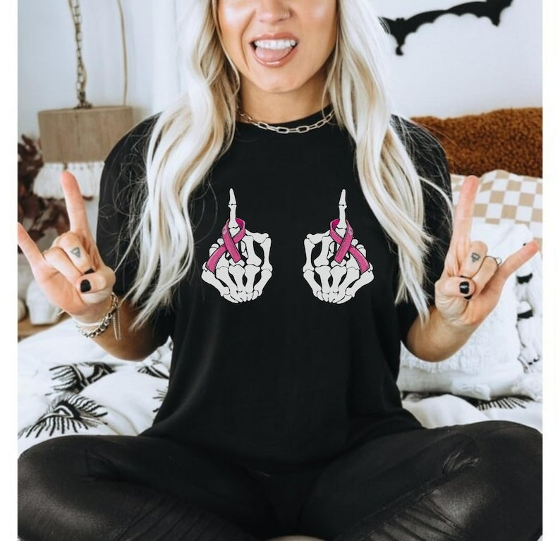 T-shirt et sweat-shirt de sensibilisation au cancer du sein avec un squelette faisant un doigt d'honneur (0924)