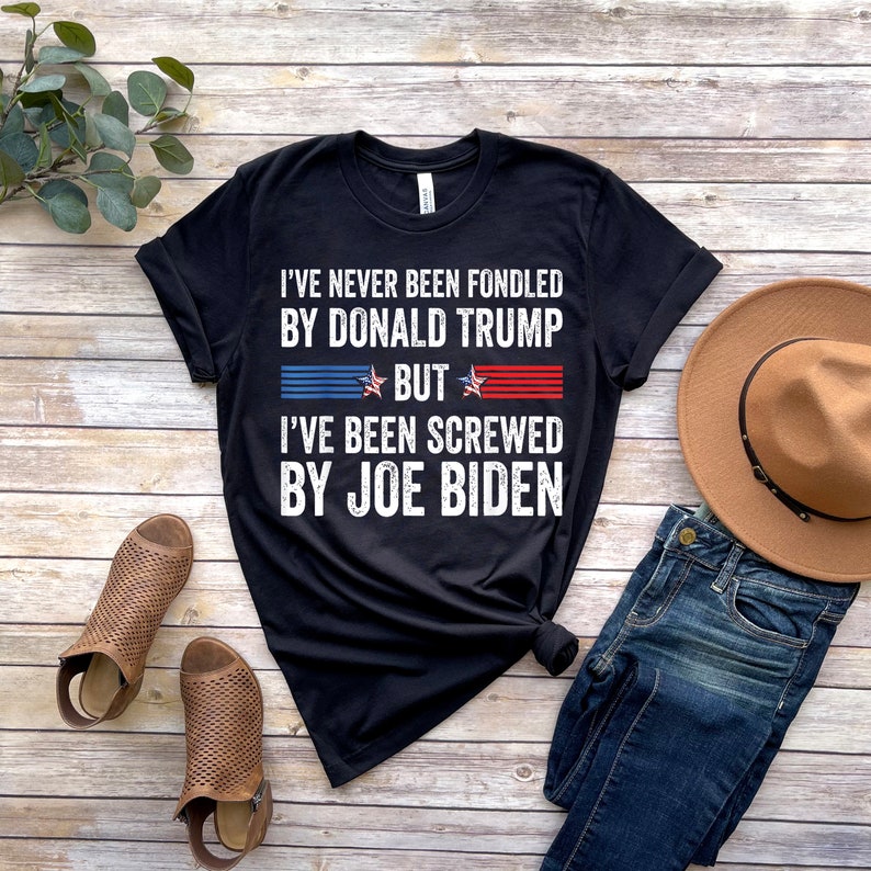 Ich wurde noch nie von Donald Trump begrapscht, aber von Joe Biden wurde ich betrogen – T-Shirt & Hoodie 0924