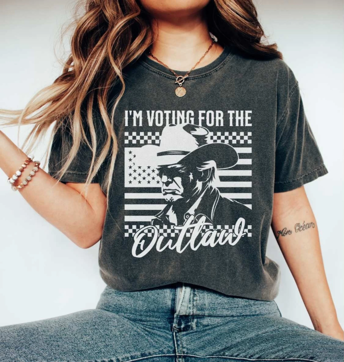 Ich wähle den Outlaw-Präsidenten Trump – T-Shirt, Western-Trump-Cowboy-Shirt, Trump-Verurteilungs-Shirt, Wahl-T-Shirt & Hoodie für die Wahl 2024