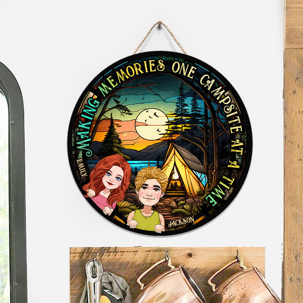Making Memories - Personalized Camping Round Wood Sign