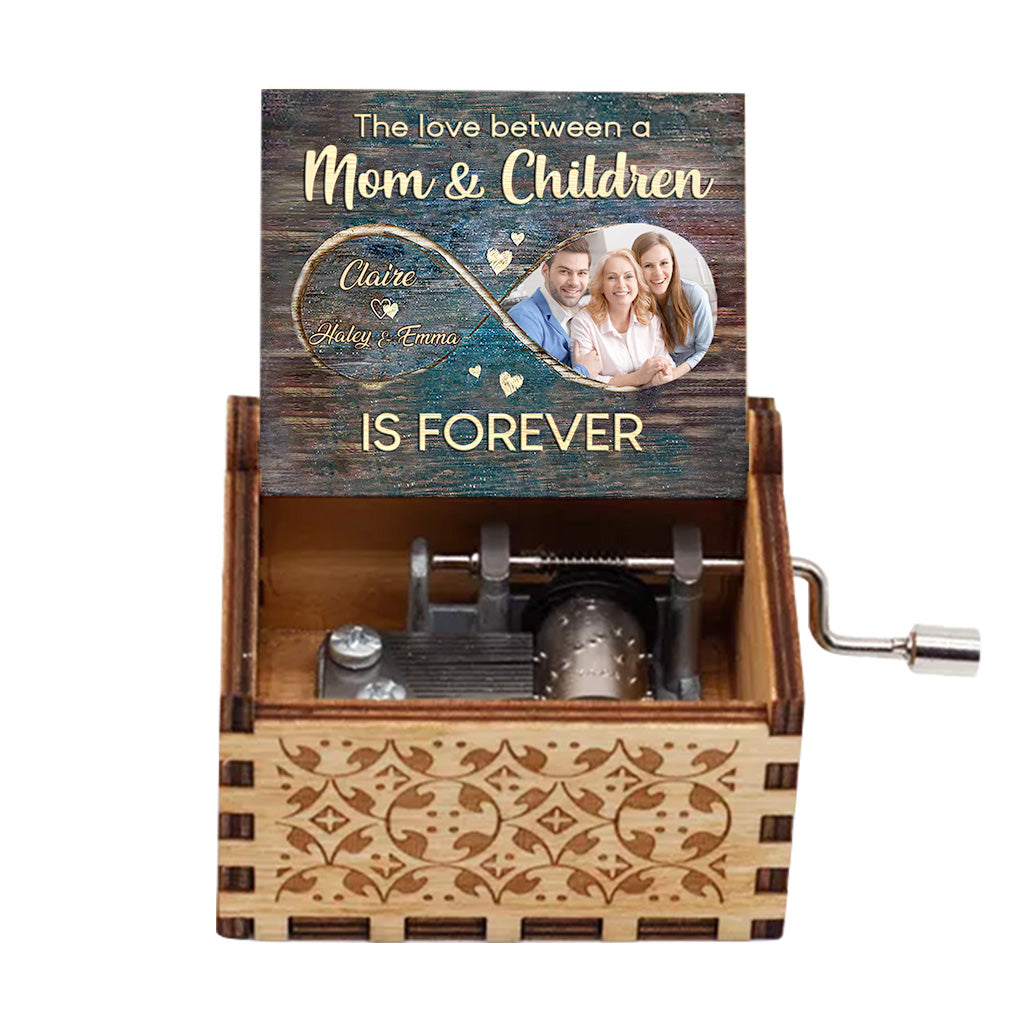 Mother's Love Is Forever - Gift for mom, daughter, son - Personalized Hand Crank Music Box