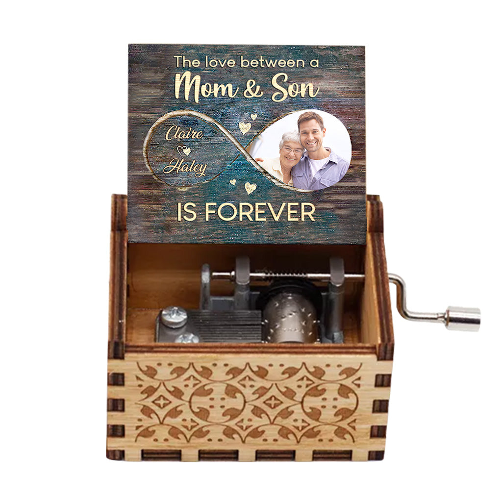 Mother's Love Is Forever - Gift for mom, daughter, son - Personalized Hand Crank Music Box