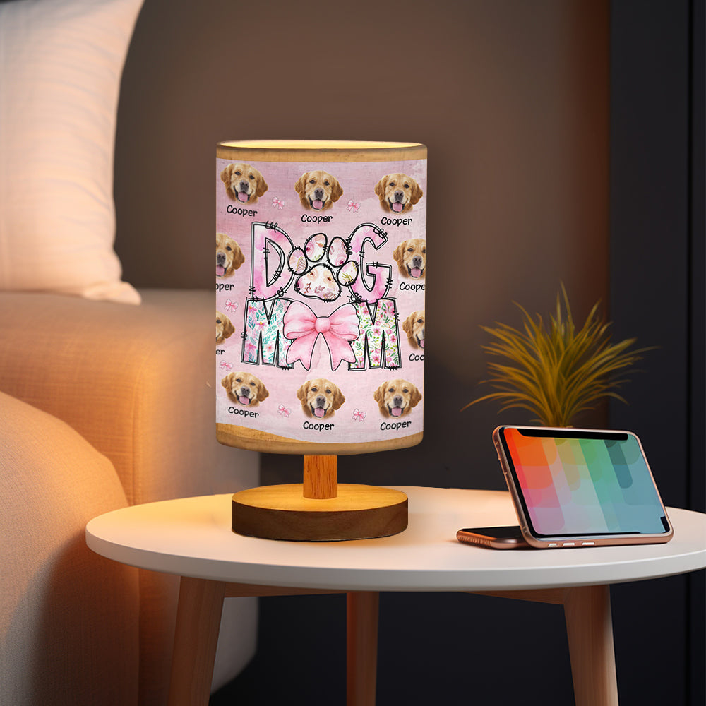 Lampe de table personnalisée pour chien « Maman de chien fleurie » avec base en bois