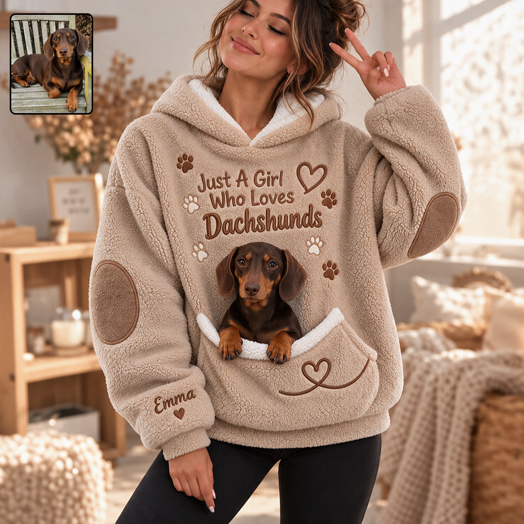 Ein Mädchen, das Hunde liebt - Personalisierter Hundepullover aus Fleece