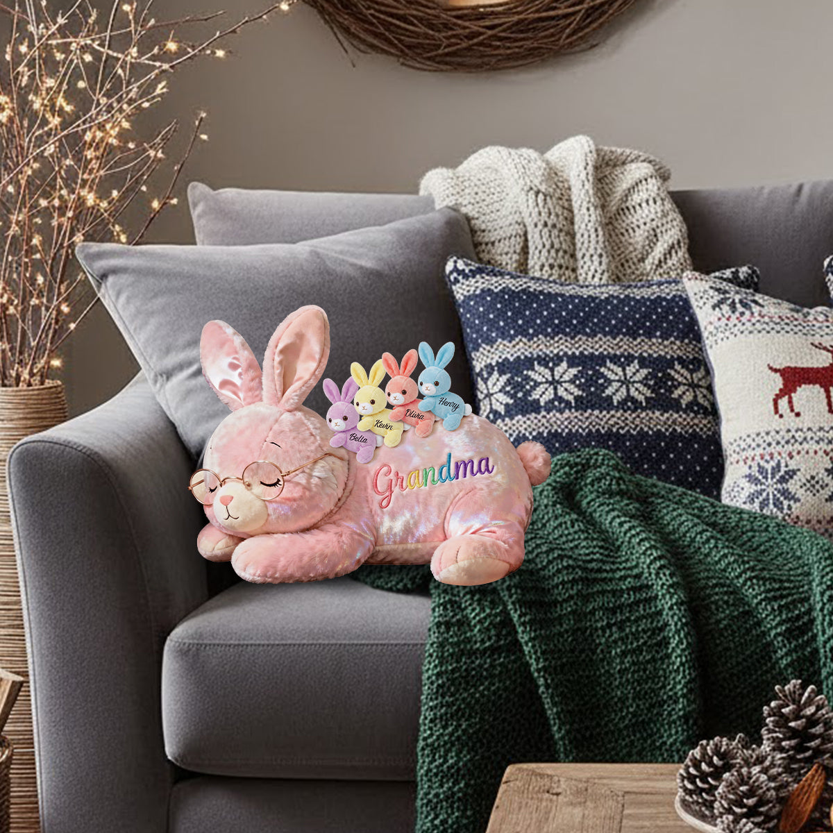 Coussin personnalisé en fausse fourrure en forme de grand-mère avec ses bébés lapins