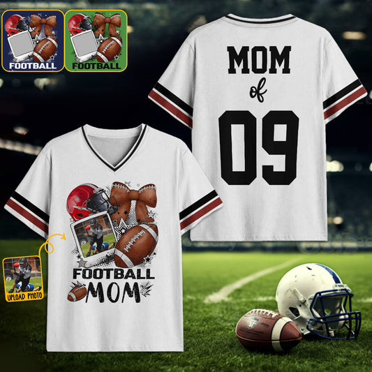 Fußball-Mama/Papa/Oma/Onkel/Tante.... - Personalisiertes Fußball-T-Shirt mit V-Ausschnitt und vollflächigem Aufdruck