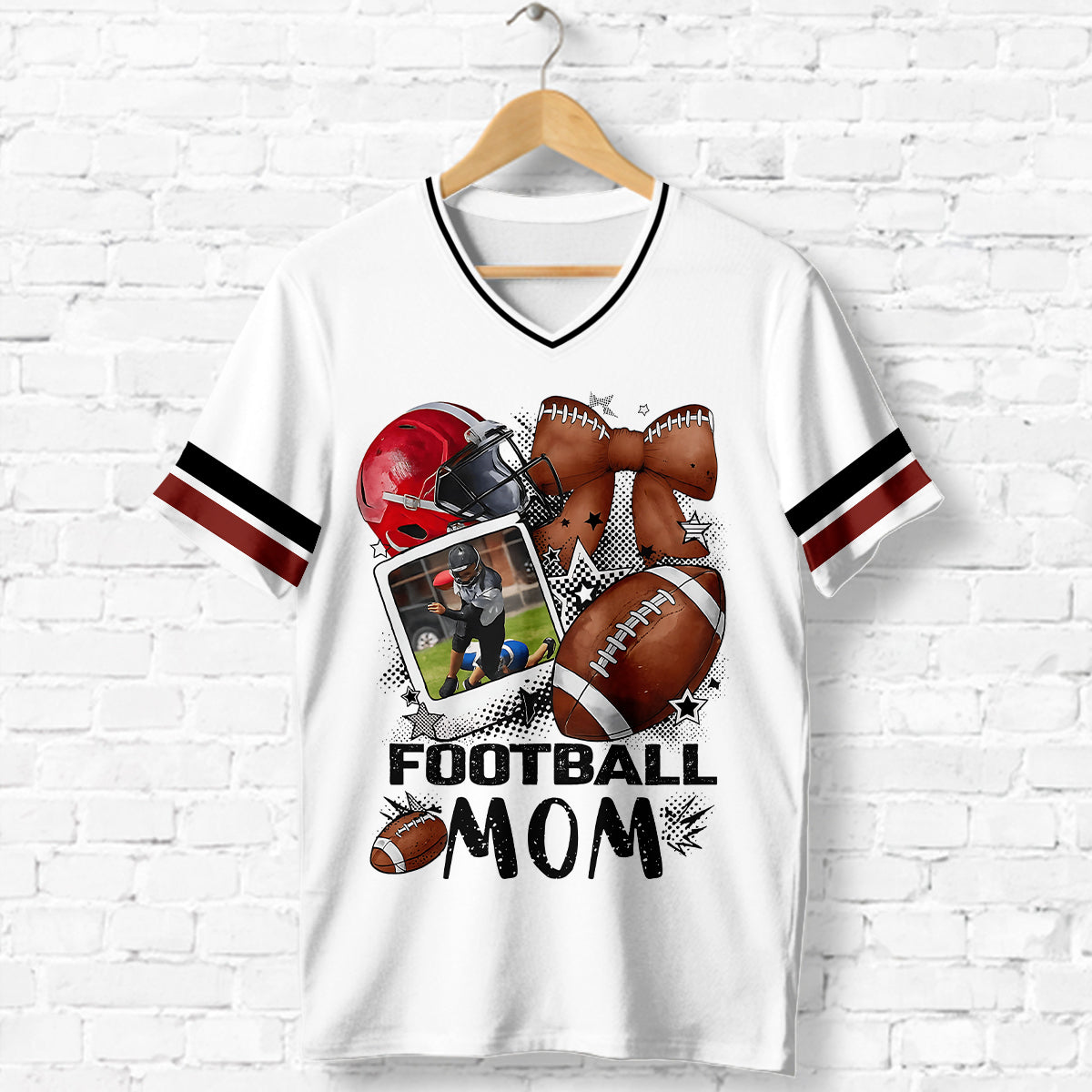 Fußball-Mama/Papa/Oma/Onkel/Tante.... - Personalisiertes Fußball-T-Shirt mit V-Ausschnitt und vollflächigem Aufdruck
