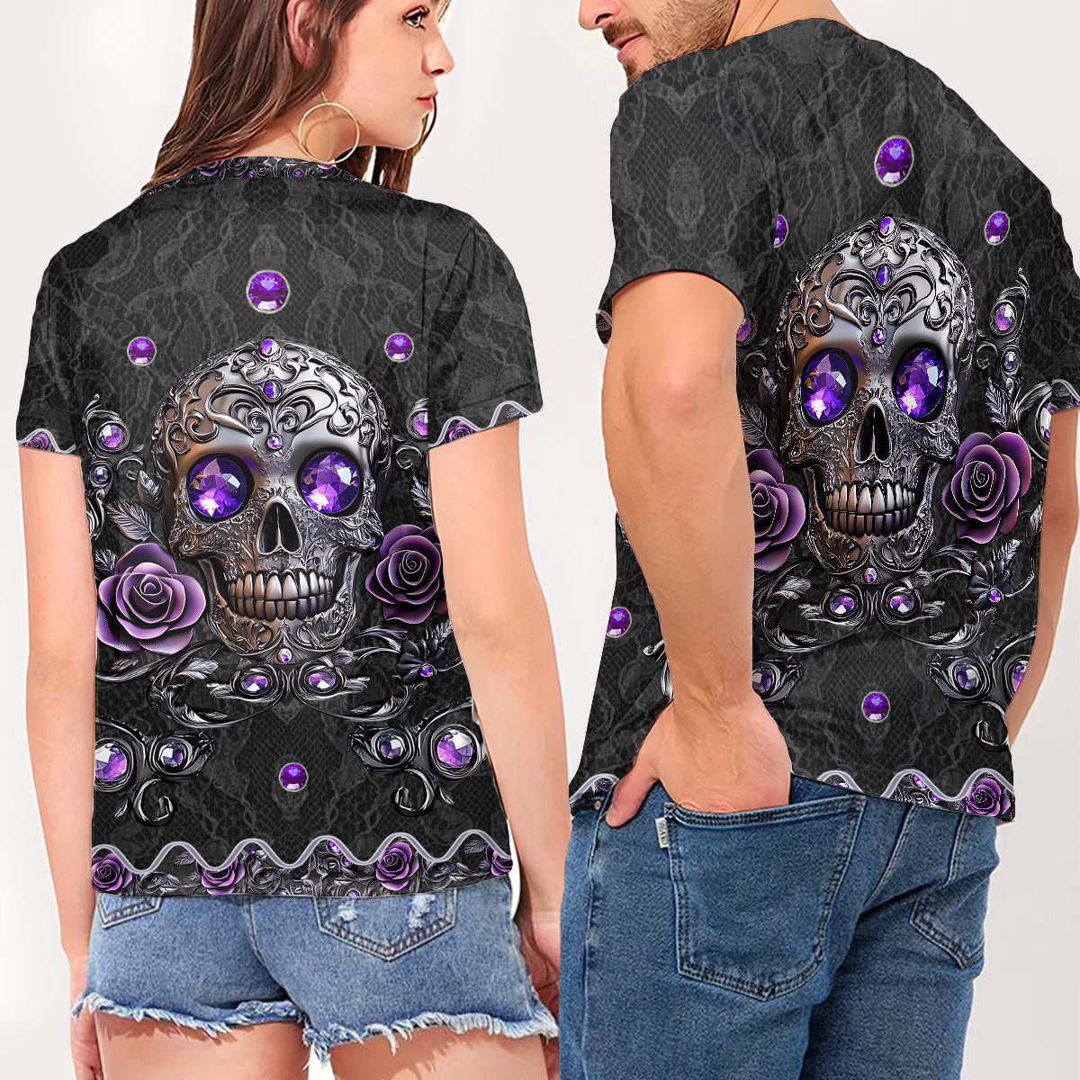 Wunderschönes Totenkopf- und Rosenmotiv – personalisiertes T-Shirt mit V-Ausschnitt und vollflächigem Totenkopf-Aufdruck