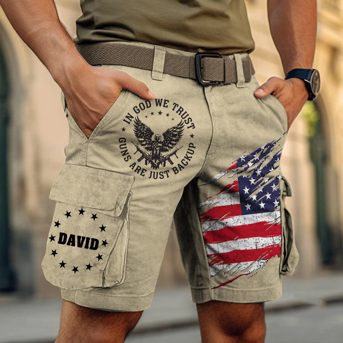 En Dieu nous avons confiance - Short cargo personnalisé avec aigle à tête blanche et ceinture