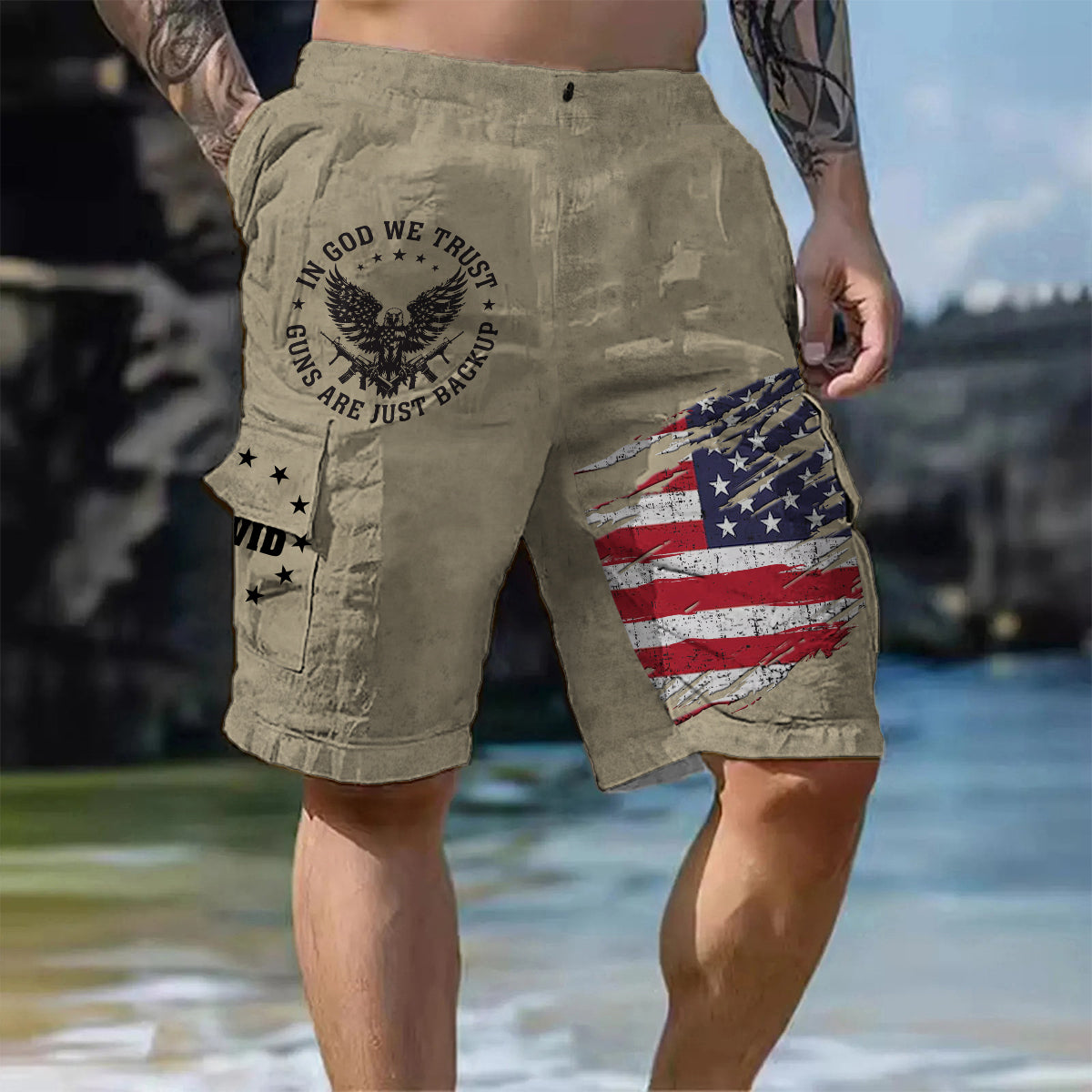 En Dieu nous avons confiance - Short cargo personnalisé avec aigle à tête blanche et ceinture