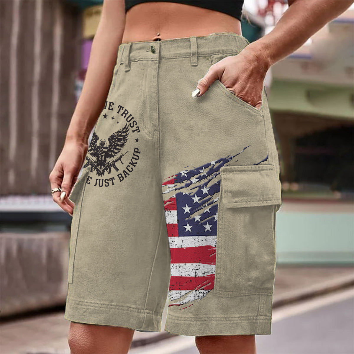 En Dieu nous avons confiance - Short cargo personnalisé avec aigle à tête blanche et ceinture
