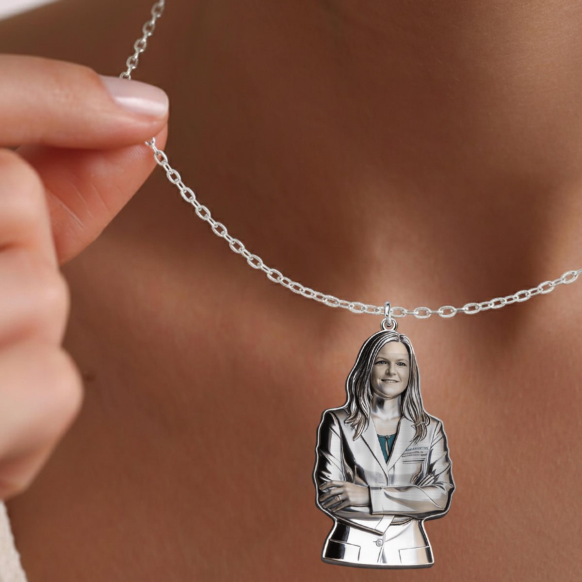 Krankenschwester, Arzt/Ärztin … Jeder Beruf – Jedes Foto – Personalisierte Halskette mit Metallanhänger in Krankenschwesternform