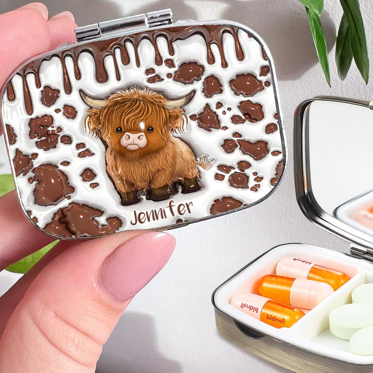Une fille qui aime les vaches des Highlands - Pilulier personnalisé vache des Highlands