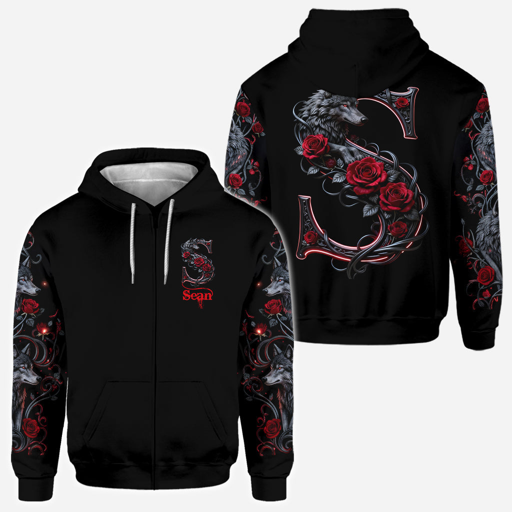 Wolf und Rosen, Initialen-Personalisierung - Personalisiertes Wolf-Shirt mit Allover-Print
