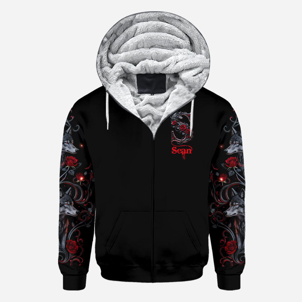 Wolf und Rosen, Initialen-Personalisierung - Personalisiertes Wolf-Shirt mit Allover-Print