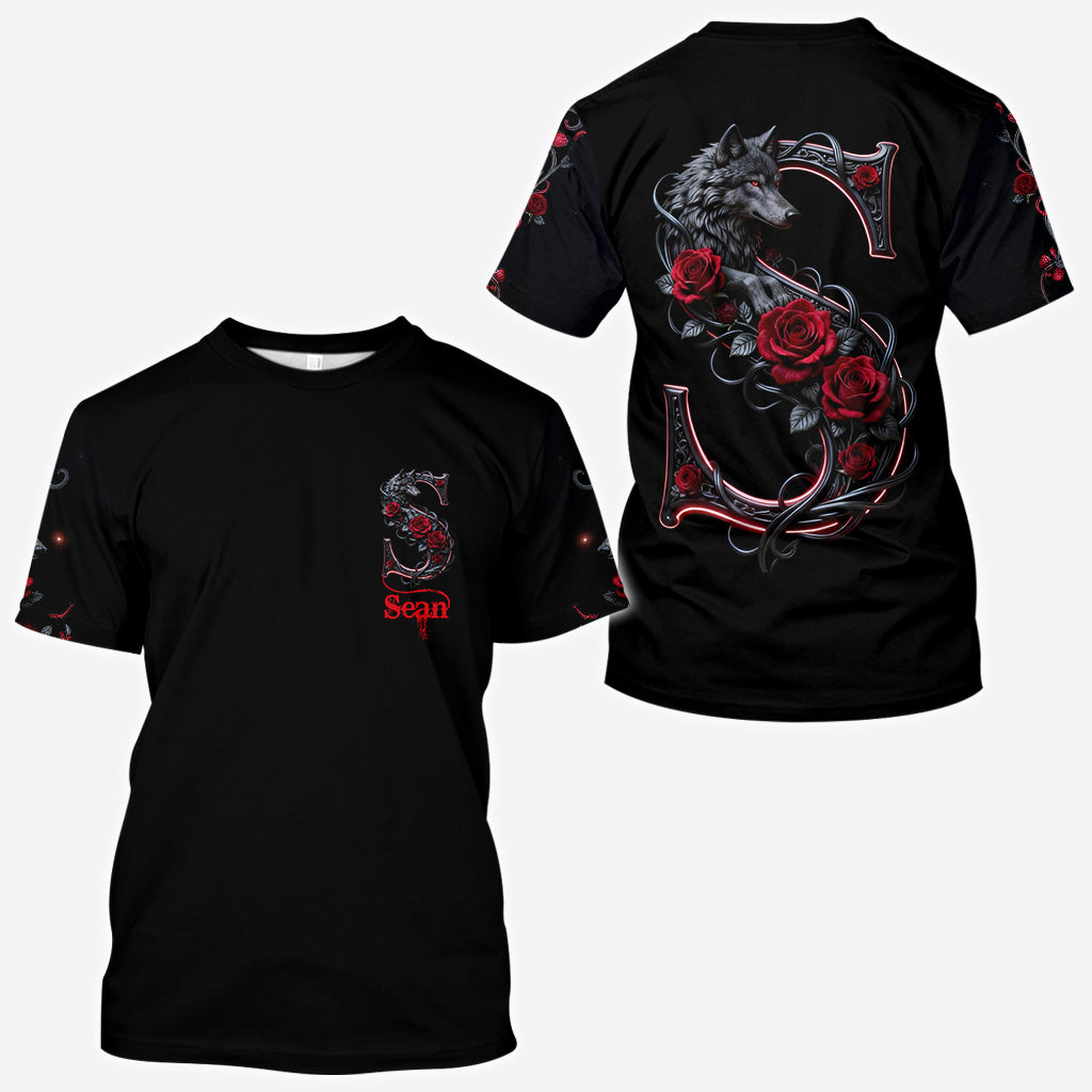 Wolf und Rosen, Initialen-Personalisierung - Personalisiertes Wolf-Shirt mit Allover-Print