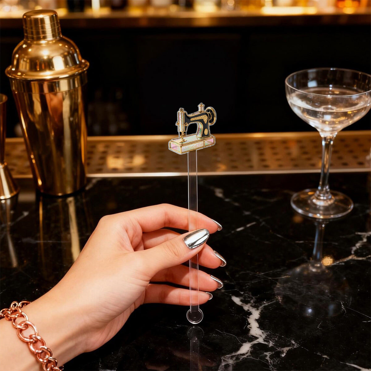 Juste une fille qui aime coudre - Mug personnalisé avec ensemble de couture et agitateurs en acrylique