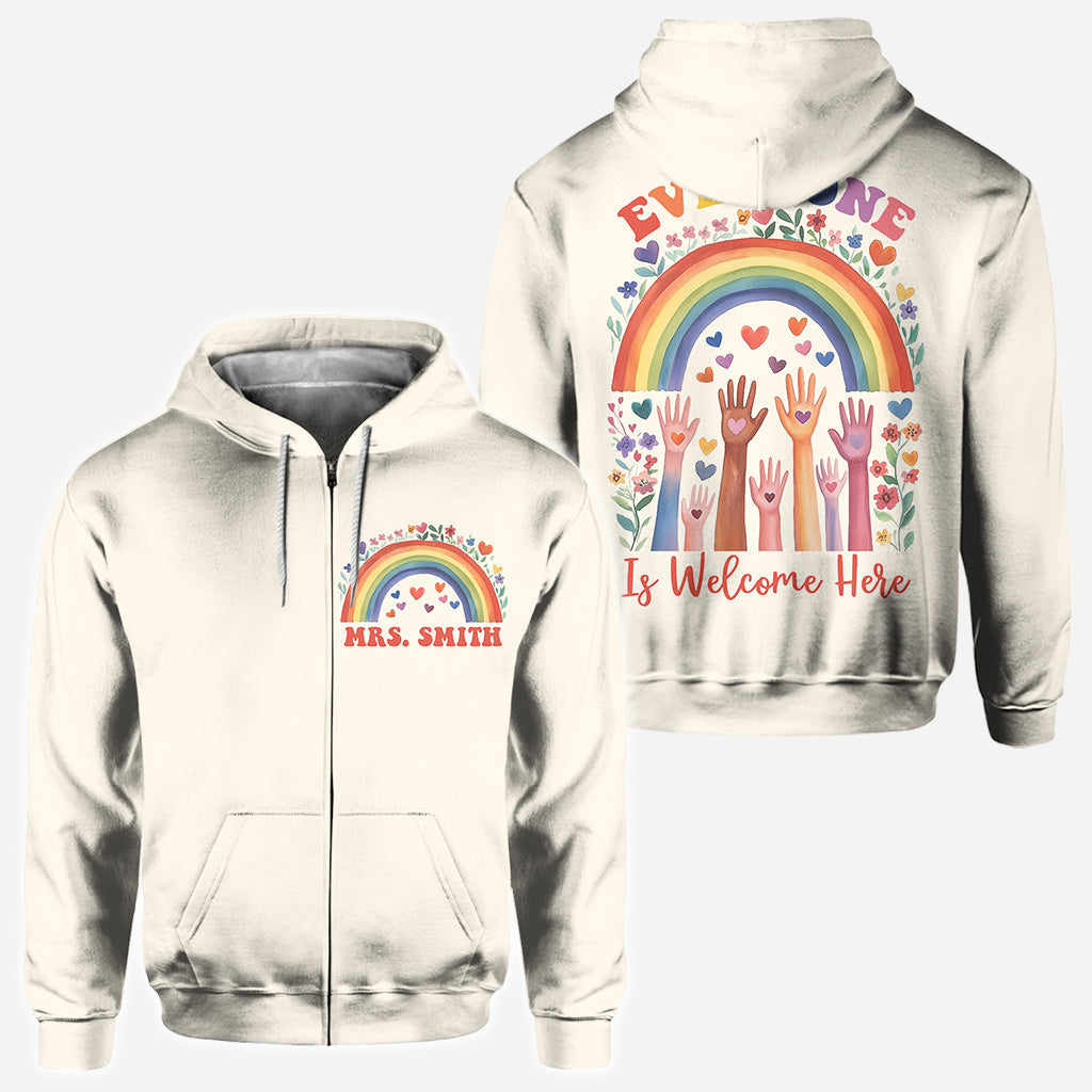 Hier ist jeder willkommen – personalisiertes Lehrer-T-Shirt