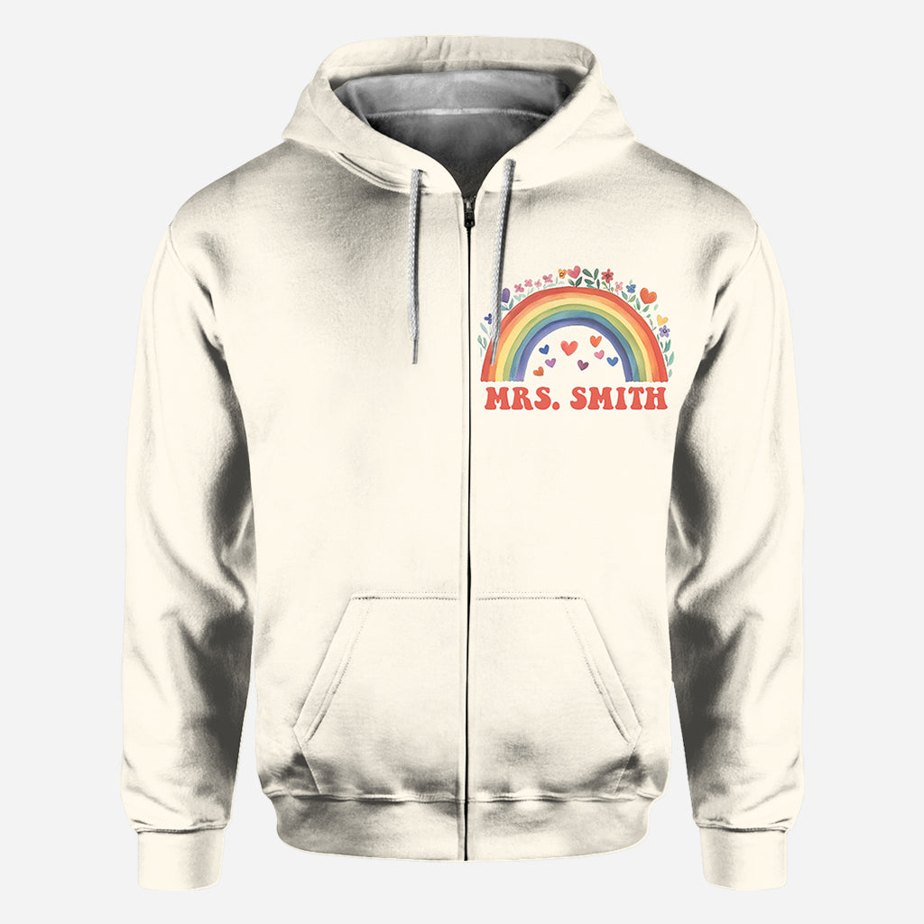 Hier ist jeder willkommen – personalisiertes Lehrer-T-Shirt