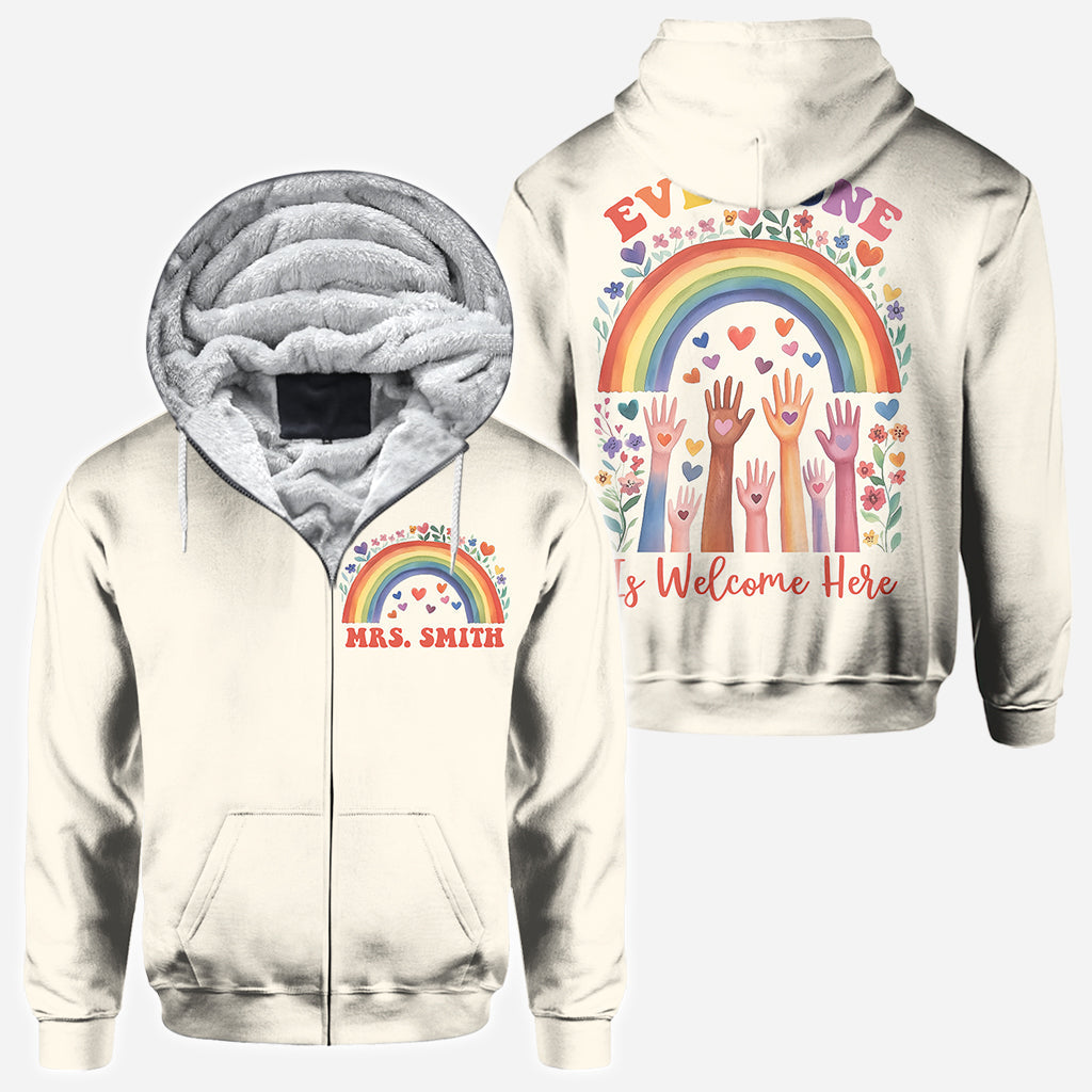 Hier ist jeder willkommen – personalisiertes Lehrer-T-Shirt