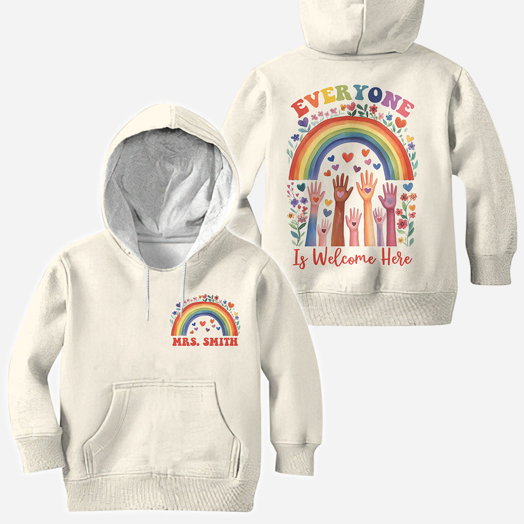 Hier ist jeder willkommen – personalisiertes Lehrer-T-Shirt