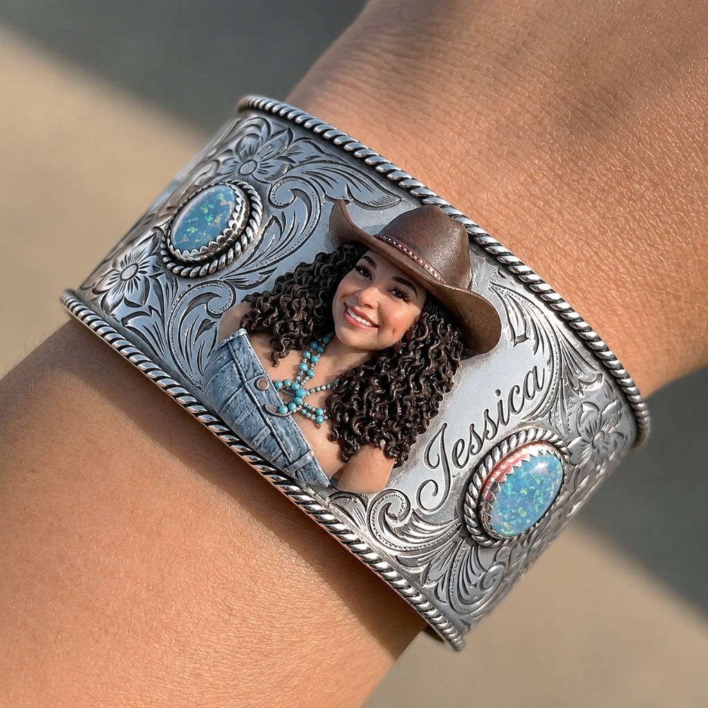 Cowgirl Must-Have - Personalisierbares Cowgirl-förmiges Armreif
