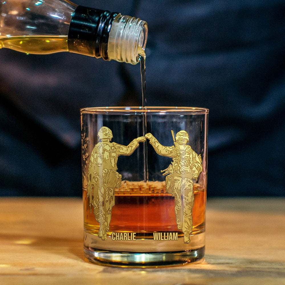 In der dunkelsten Stunde, wenn die Dämonen kommen – personalisiertes Whiskyglas für Veteranen