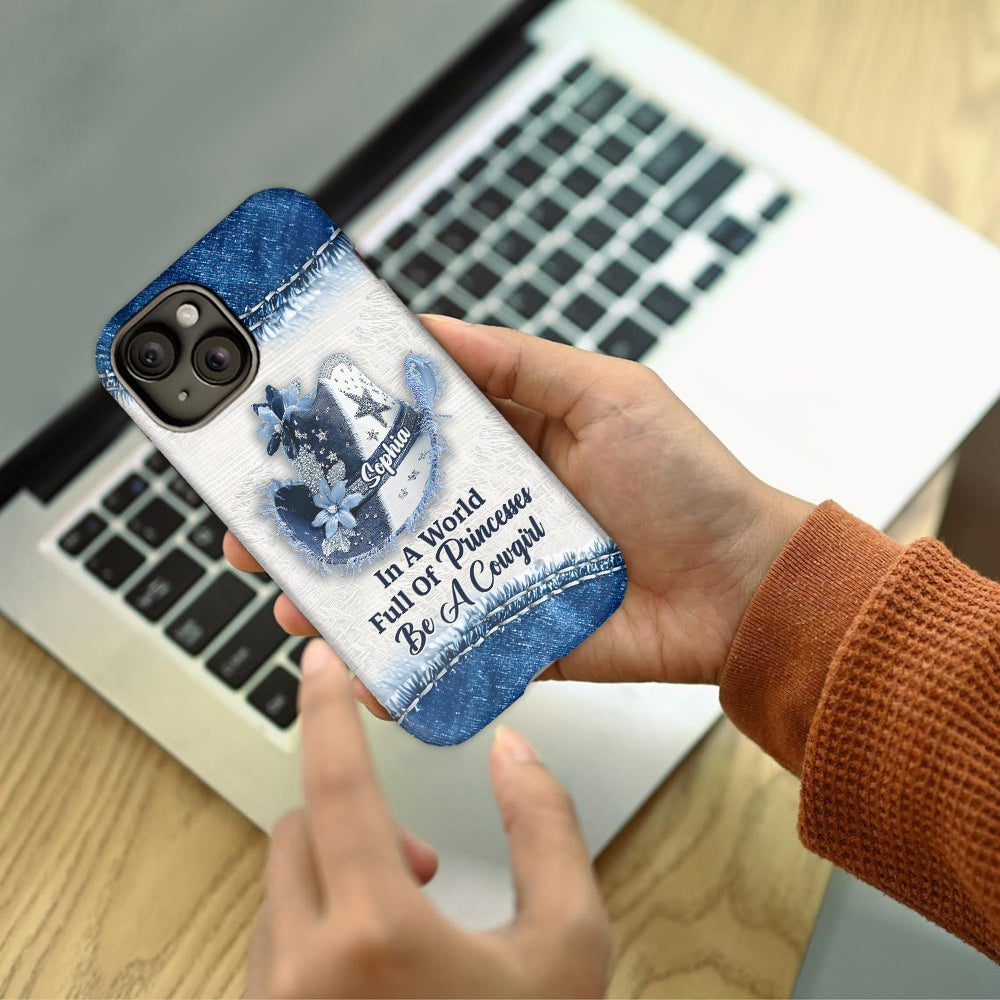 In einer Welt voller Prinzessinnen – Personalisierte Handyhülle mit Cowgirl-Print