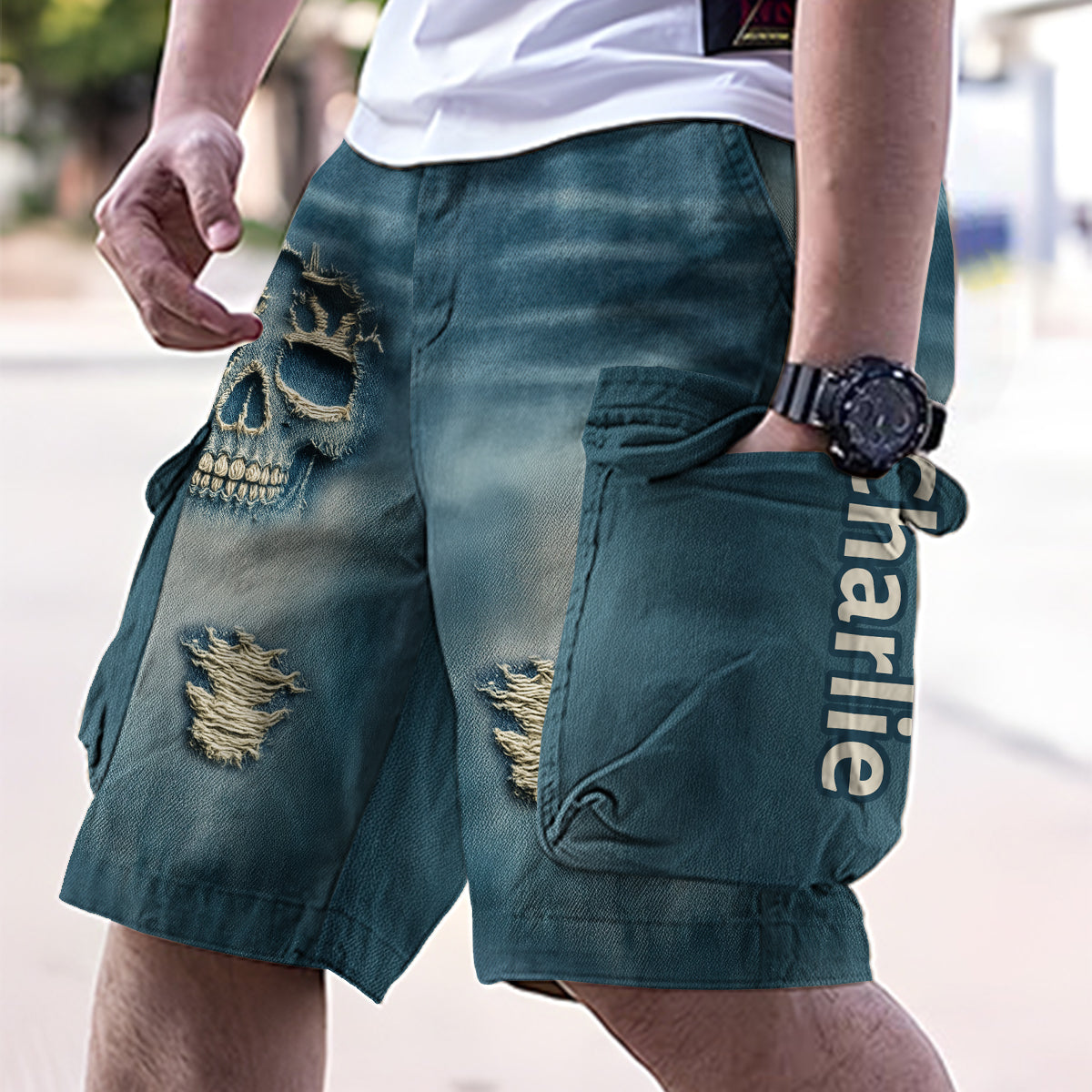 Personalisierte Cargoshorts mit Totenkopfmotiv und Gürtel