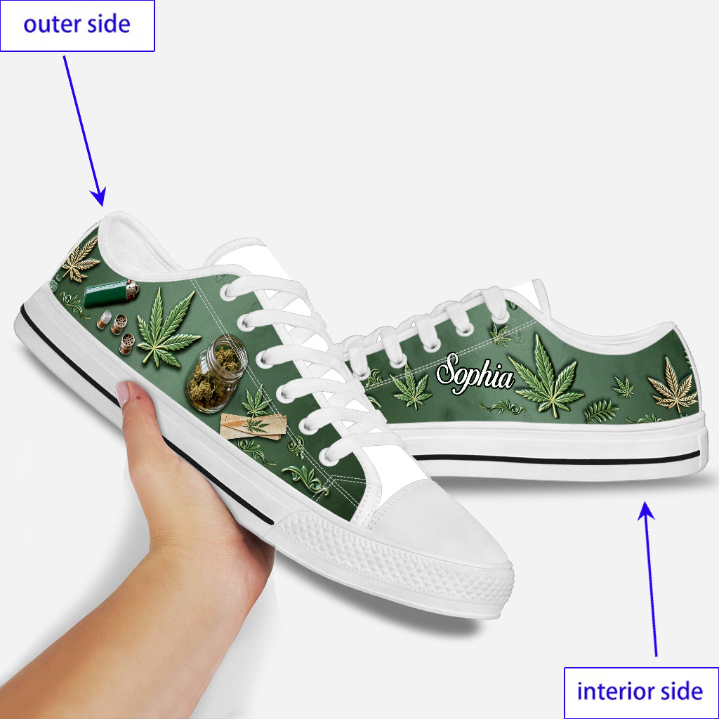 Magisches grünes und rosa Blatt – personalisierte Weed-Sneaker (niedriger Schaft)