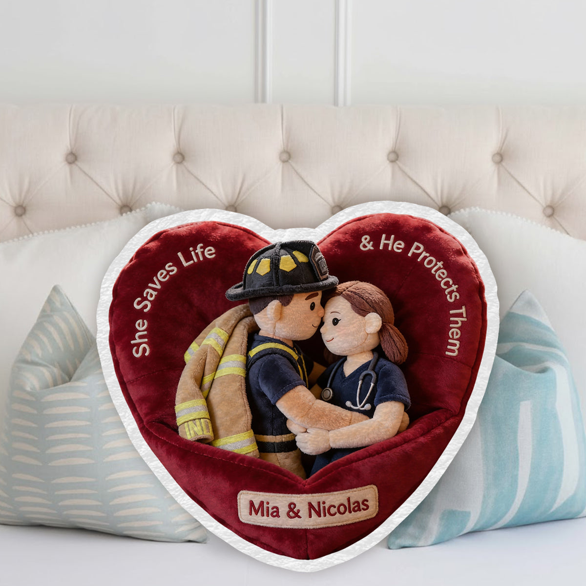 Toi et moi, on gère ! - Coussin personnalisé en fausse fourrure en forme d'infirmière