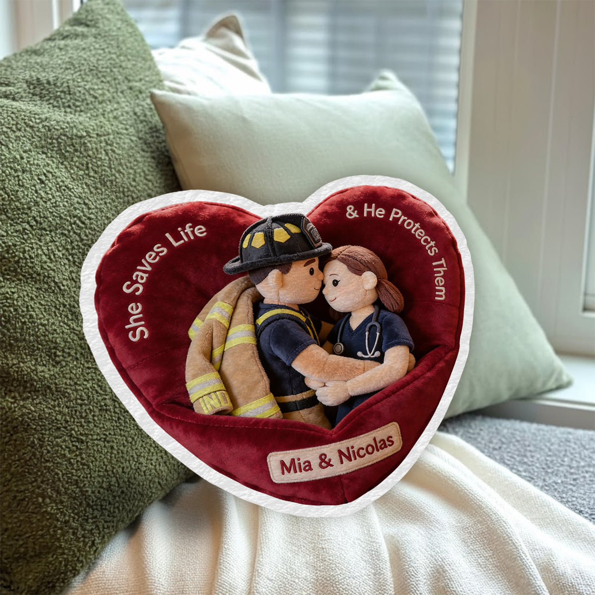 Toi et moi, on gère ! - Coussin personnalisé en fausse fourrure en forme d'infirmière