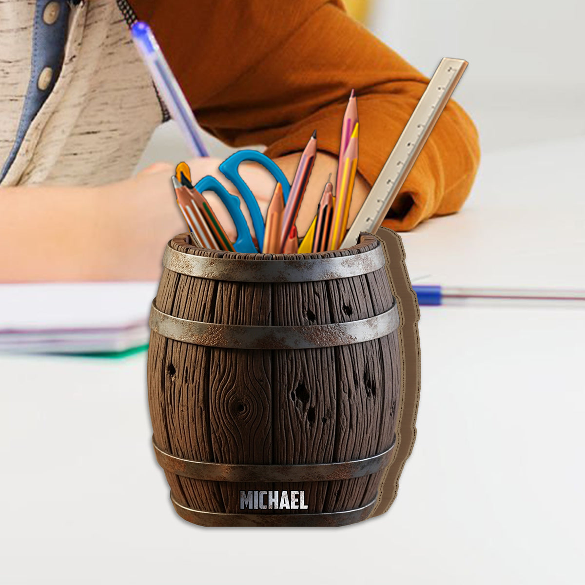 Witziges Bierfass aus Holz – personalisierter Stiftehalter aus Holz