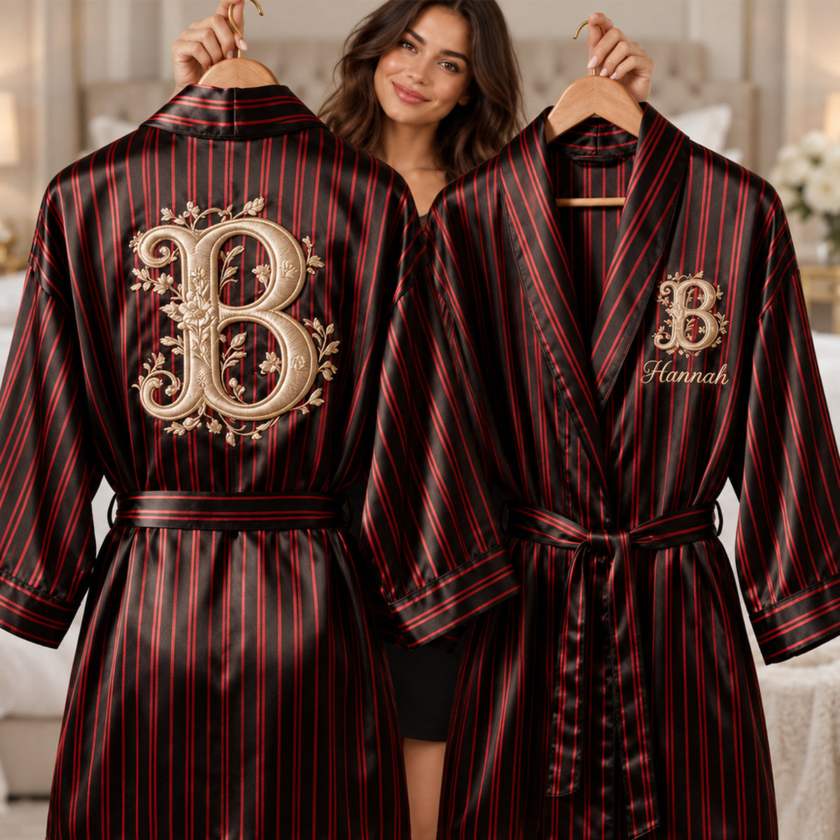 Luxuriöses Initialmonogramm - Personalisierter Satinbademantel für Selbstliebe