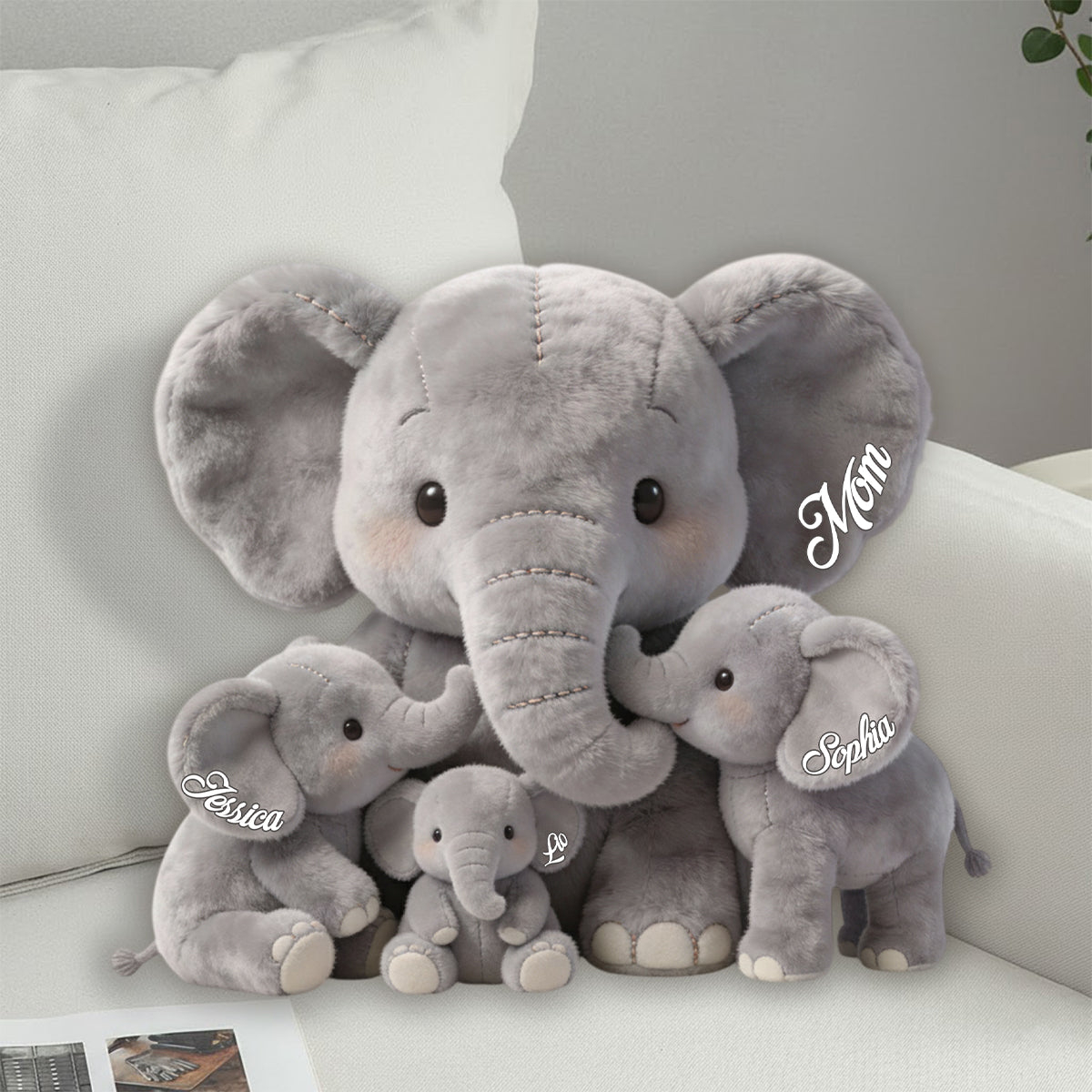 Coussin personnalisé en fausse fourrure « Maman Éléphant » en forme de maman