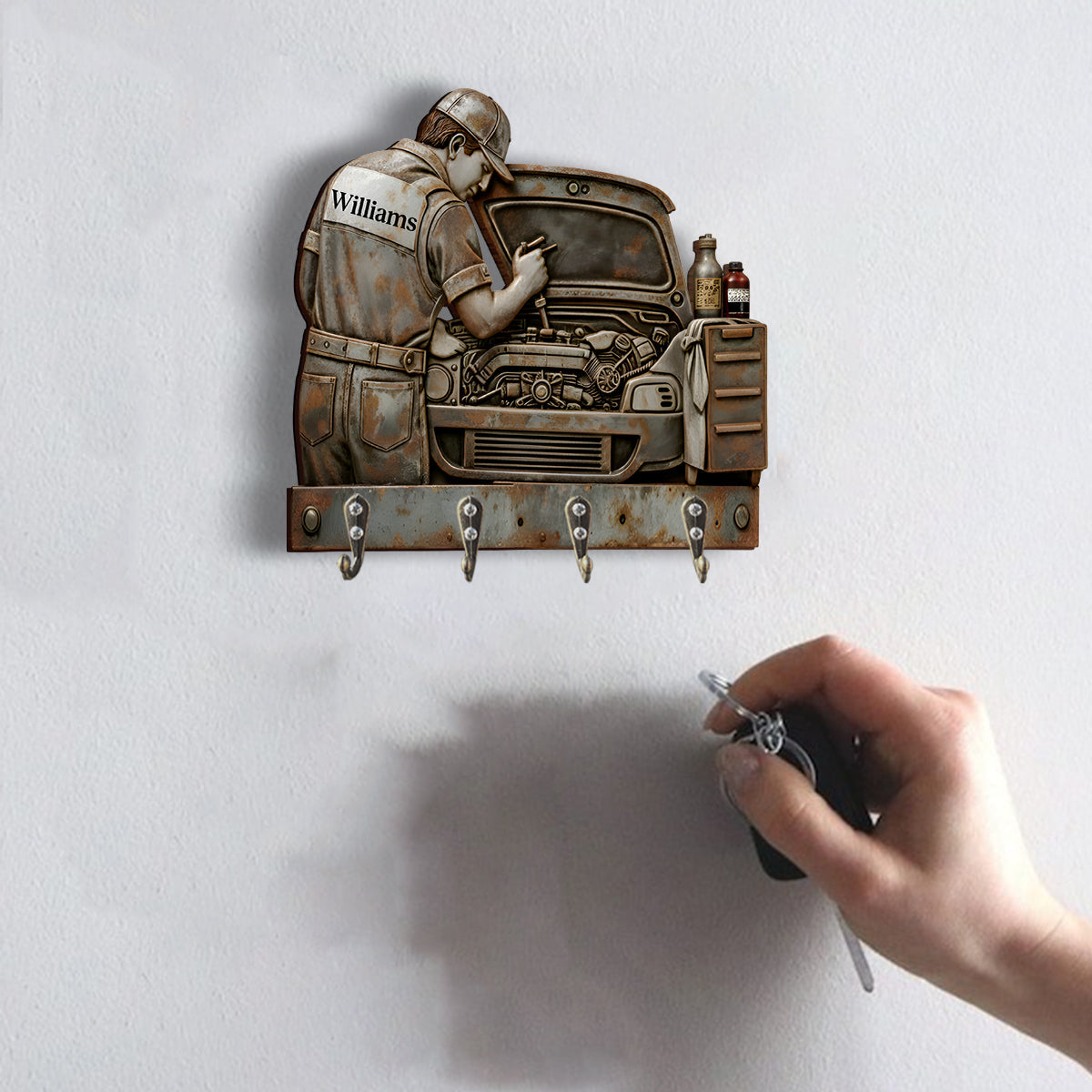 Geschenk für Mechaniker – Personalisierter Hängeständer in Mechanikerform
