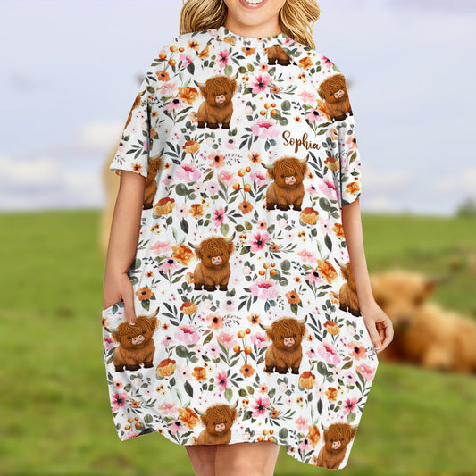 Hochlandrind mit Blumenmuster – Personalisiertes Schlafshirt mit Hochlandrind-Motiv