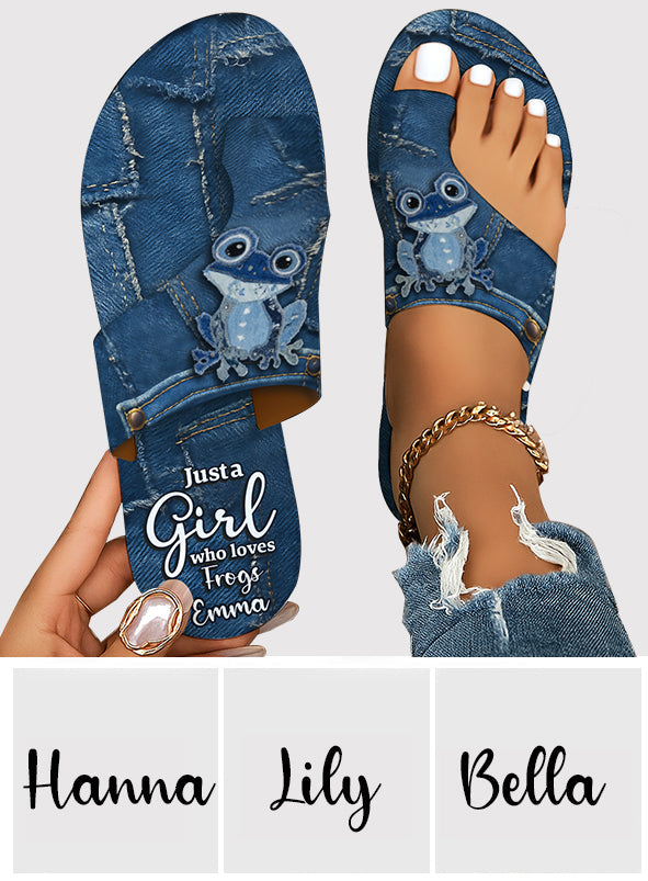 Einfach ein Mädchen, das Frösche liebt – personalisierte Frosch-Sandalen mit offener Zehenpartie