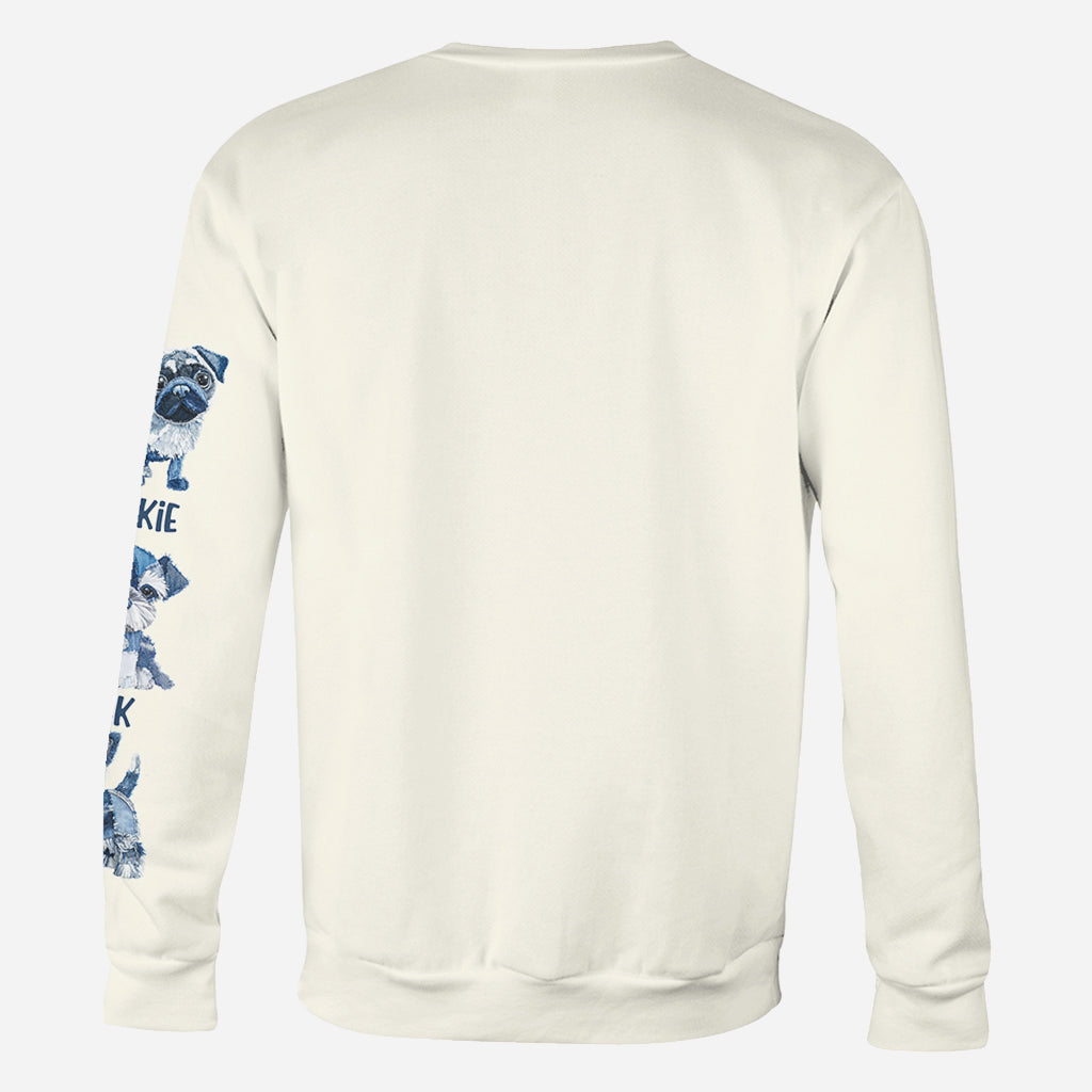 T-shirt personnalisé « Juste une fille qui aime les chiens » avec un motif de chien.