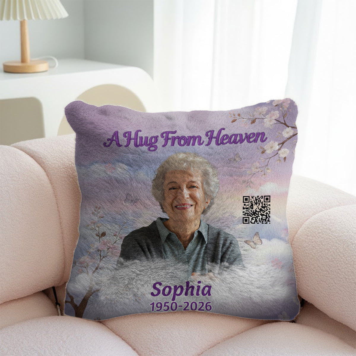 Eine Umarmung aus dem Himmel – Personalisiertes Gedenkkissen aus Kunstfell (quadratisch)