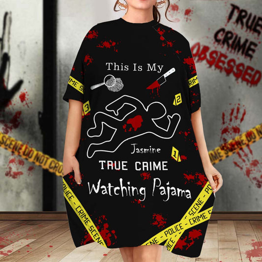 Voici mon pyjama pour regarder des documentaires sur les affaires criminelles - Robe-t-shirt de nuit personnalisée sur le thème des affaires criminelles