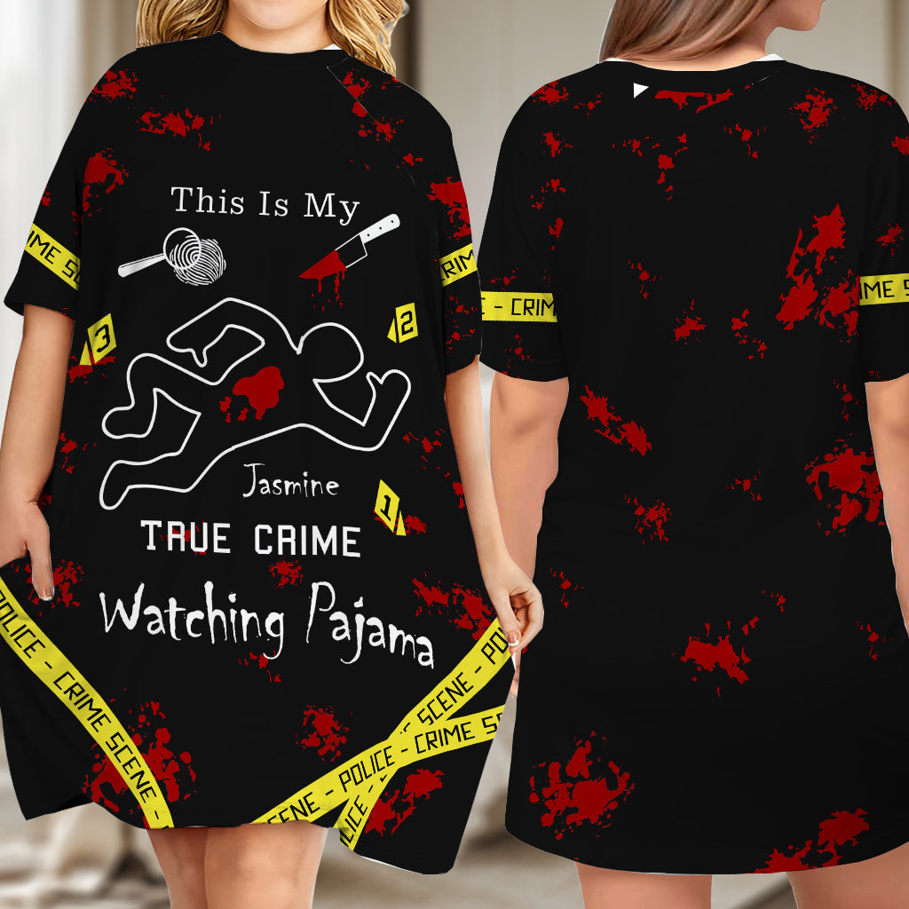 Voici mon pyjama pour regarder des documentaires sur les affaires criminelles - Robe-t-shirt de nuit personnalisée sur le thème des affaires criminelles