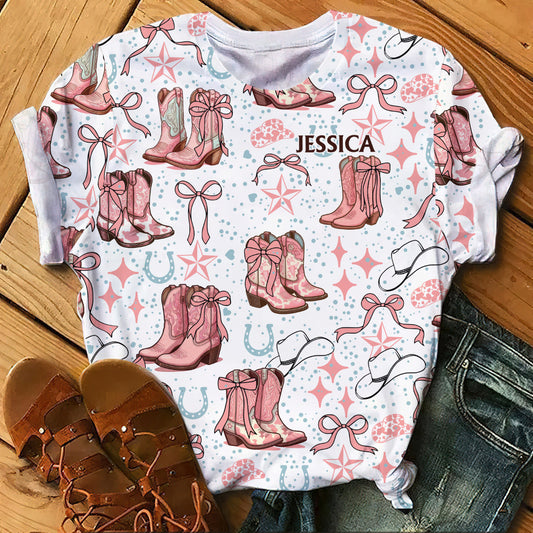 Kokette Cowgirl-Stiefel und Schleifen – personalisiertes Cowgirl-Shirt mit Allover-Print