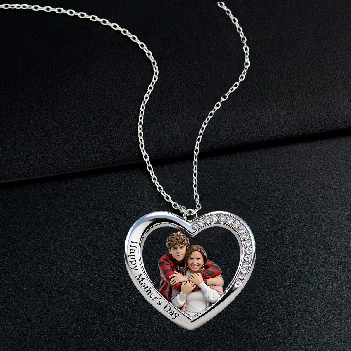 Das perfekte Muttertagsgeschenk – personalisierte Metallanhänger-Halskette in Mutterform