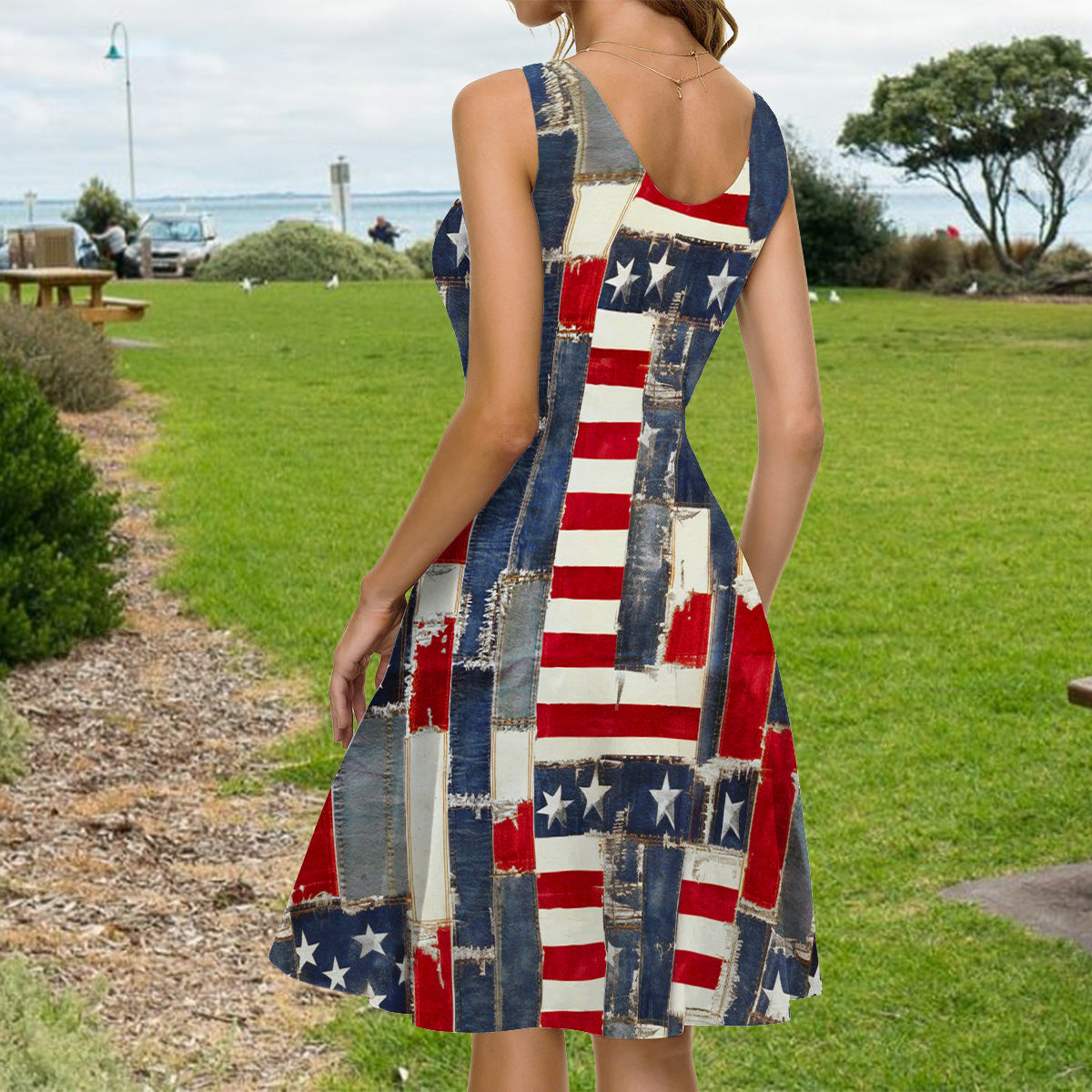 Robe sans manches personnalisée en denim à motif floral et drapeau américain rétro - Fête de l'Indépendance/4 juillet